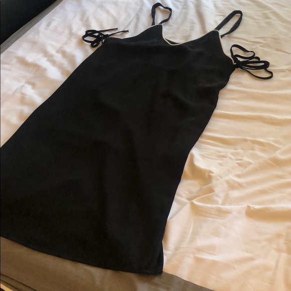 Stunning strappy black knee-length dress - Picture 2 of 4